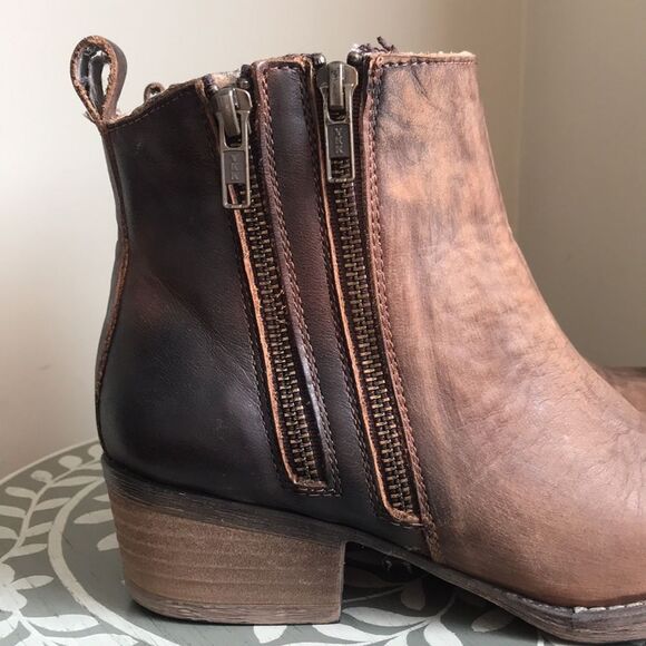 Corral Circle G Distressed Leather Western Booties Tan with Black Points sz 7 - Picture 5 of 14